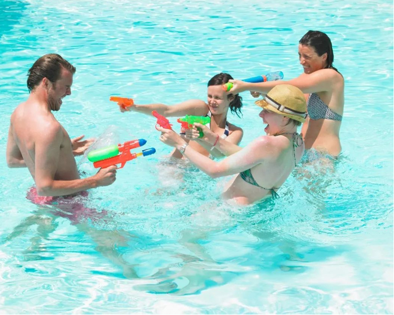 室內(nèi)泳池什么“咖位”？居然用專業(yè)定制的除濕機(jī)！?。?></div>
								<div   id=